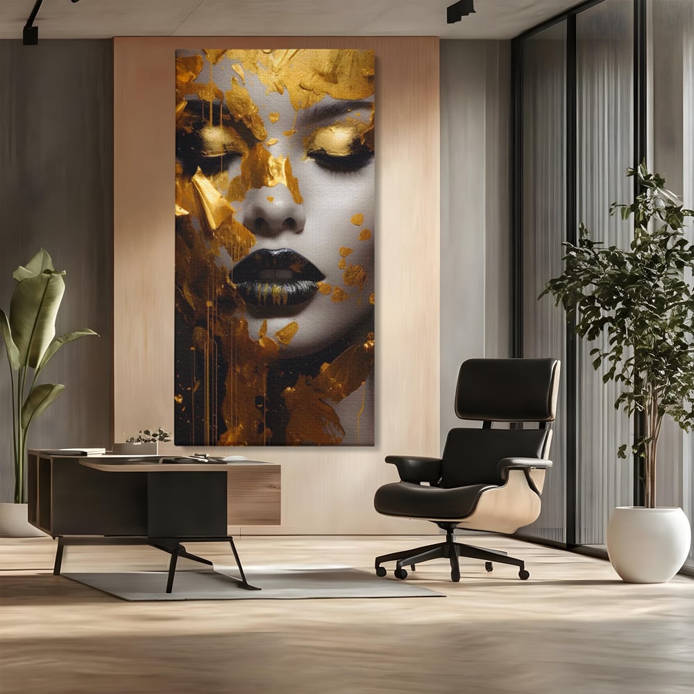 Tablou canvas cu tablou canvas cu portret feminin auriu, fara rama, pe sasiu de lemn, pe perete intr-un birou